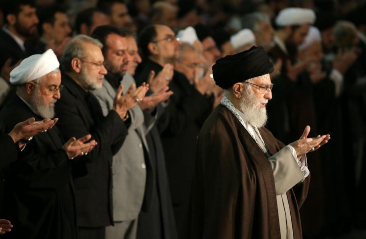 İran Dini Lideri Hamaney 8 Yıl Aradan Sonra Cuma Namazı Kıldırdı