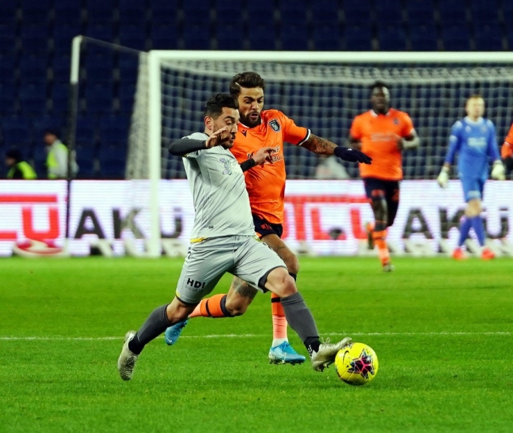 Süper Lig: Medipol Başakşehir: 4 - Yeni Malatyaspor: 1 (Maç Sonucu)