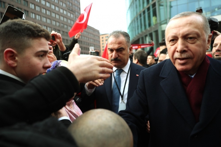 Cumhurbaşkanı Erdoğan’a Almanya’daki Türklerden Sevgi Gösterisi