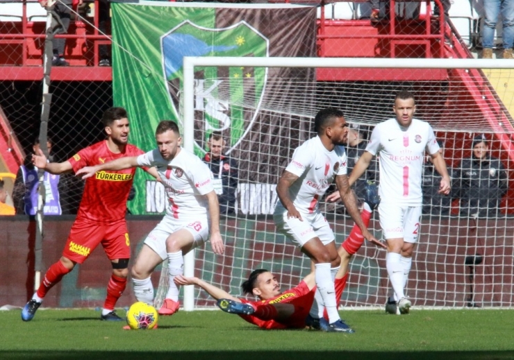 Süper Lig: Antalyaspor: 0 - Göztepe: 3 (İlk Yarı)