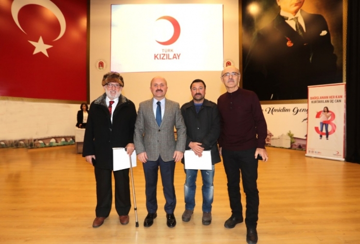 Kızılay’dan Amasya’daki Düzenli Kan Bağışçılarına Madalya