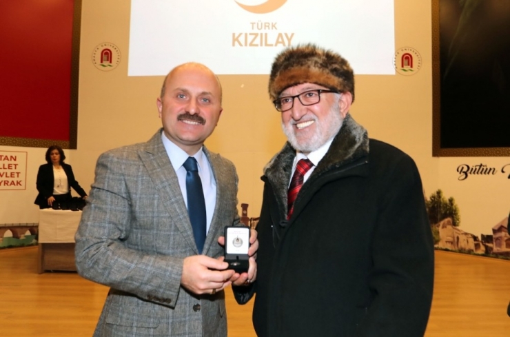 Kızılay’dan Amasya’daki Düzenli Kan Bağışçılarına Madalya