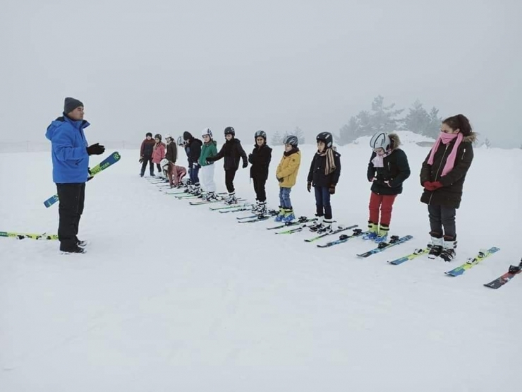 Türkiye’nin 53. Kayak Merkezinde Kayak Eğitimi Başladı
