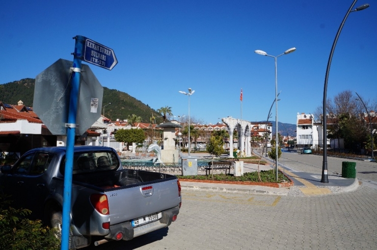 Marmaris’te ‘Evren’ Gitti, ‘Ecevit’ Geldi