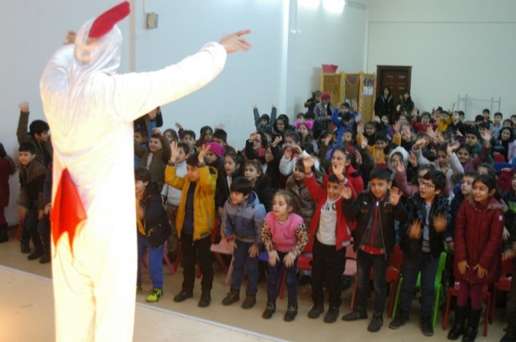 Diyarbakır Büyükşehir Belediyesi Çocukların Karne Sevincine Ortak Oldu