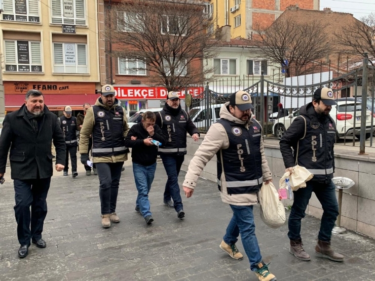 Eskişehir’de Piyasaya Sahte Euroyu Sürmek İsteyen Kalpazanlar Tutuklandı