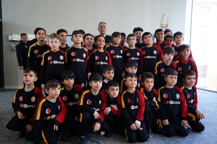 Adnan Polat, Galatasaray Nusaybin Futbol Okulu’nun Öğrencileri Buluştu
