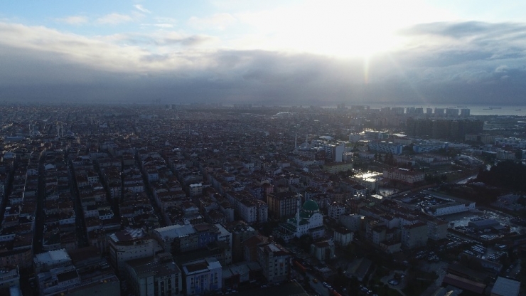 Kar Beklenen İstanbul’da Zaman Zaman Güneş Ve Gökyüzü Gözüktü