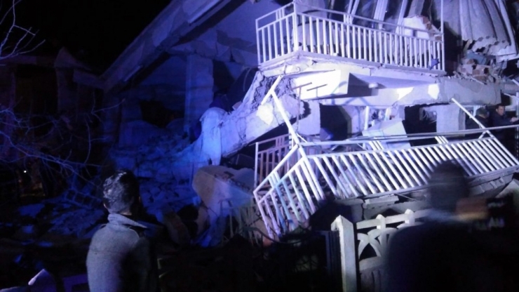 Elazığ’daki 6,5’lik Depremin Ardından Sarsıntılar Sürüyor