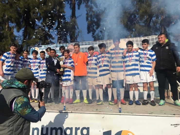 Yunusemre Belediyespor U-14 Takımı Şampiyon Oldu