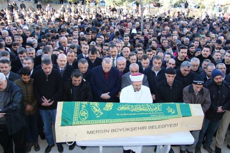 Cumhurbaşkanı Erdoğan, Depremde Hayatını Kaybeden Anne Ve Oğlunun Cenaze Törenine Katıldı
