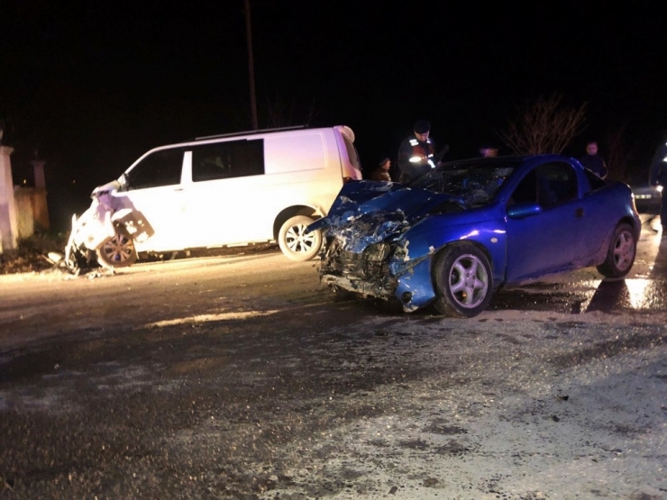 Sakarya’da Panelvan Araç İle Otomobil Çarpıştı: 9 Yaralı