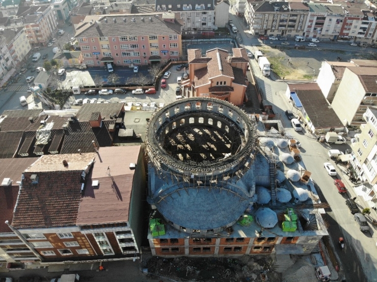 Sultangazi’de İnşaat Halindeki Caminin Kubbesi Çöktü