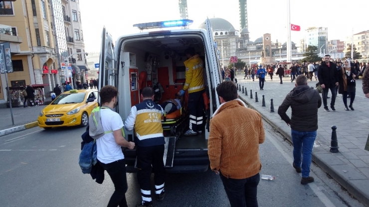Aşırı Alkol Alan Genç Taksim Meydanı’nda Yere Yığıldı