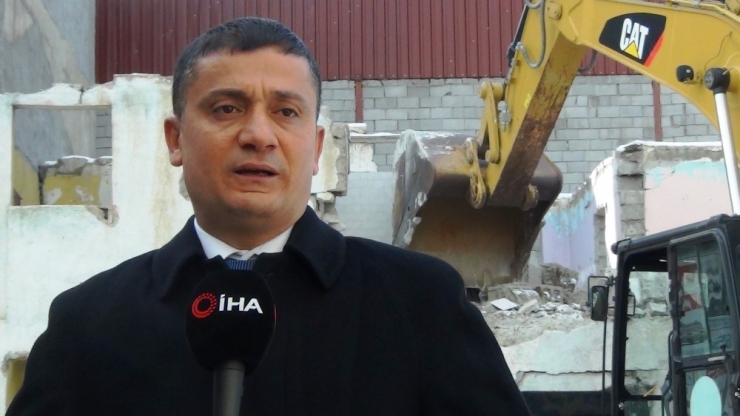 Erciş’te 223 Adet Metruk Bina Yıktırılıyor