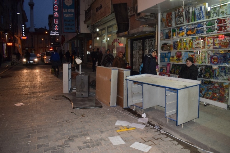 Malatya’da Depremden Zarar Gören Ev Ve İş Yerleri Tahliye Ediliyor