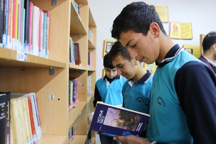 Uğurlu Öğrenciler Ve Veliler Köy Okulunun Kütüphanesini Kurdu