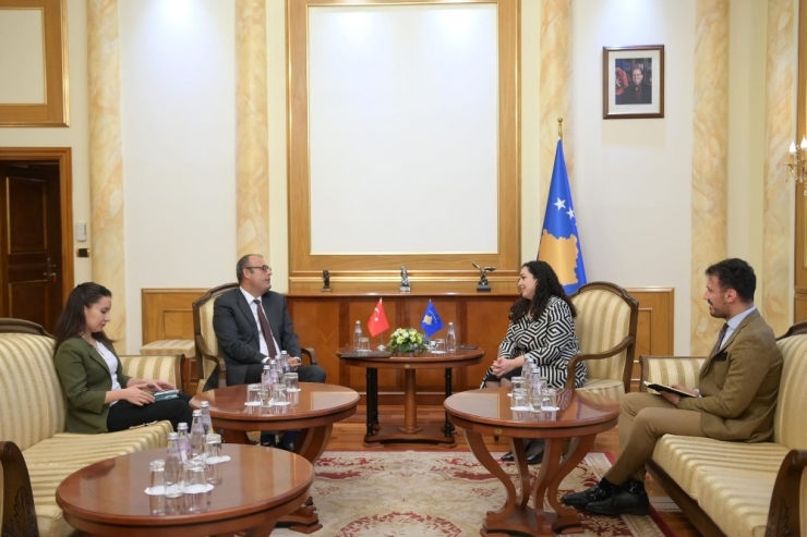 Kosova Büyükelçisi Sakar, Kosova’nın Yeni Meclis Başkanı’nı Ziyaret Etti