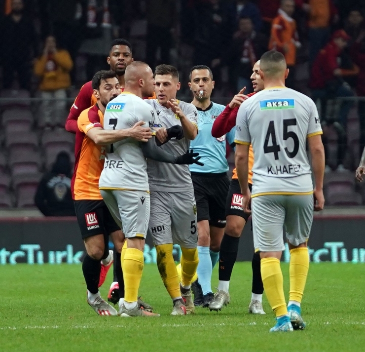 Süper Lig: Galatasaray: 1 - Yeni Malatyaspor: 0 (İlk Yarı)