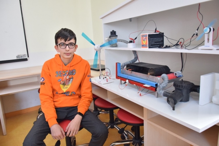 Çanakkaleli Öğrenciler, Kendi Enerjisini Üreten Bir Temizlik Makinesi İçin Kolları Sıvadı