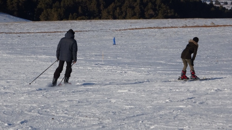 Yalnızçam Kayak Merkezi Kayakseverlerin İlgi Odağı Oldu