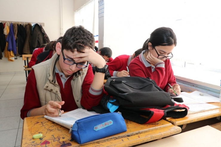 Sivas’ta Öğrencilere Yönelik İzleme Sınavı Yapıldı