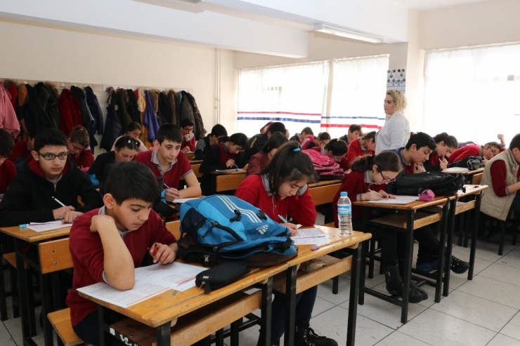 Sivas’ta Öğrencilere Yönelik İzleme Sınavı Yapıldı