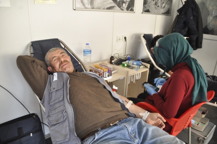 Afyonkarahisarlı Vatandaşlar Kan Bağışına İlgisiz Kalmadı