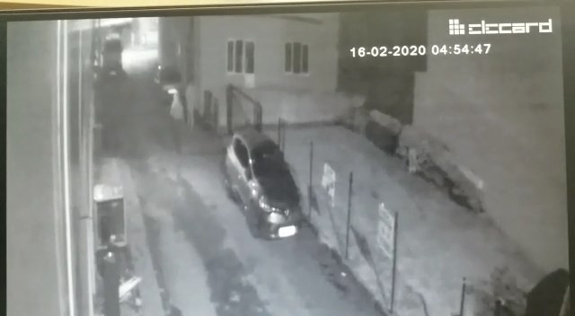 Saniyeler İçerisinde Otomobil Ve Plaka Çalan Hırsızlar Yakalandı