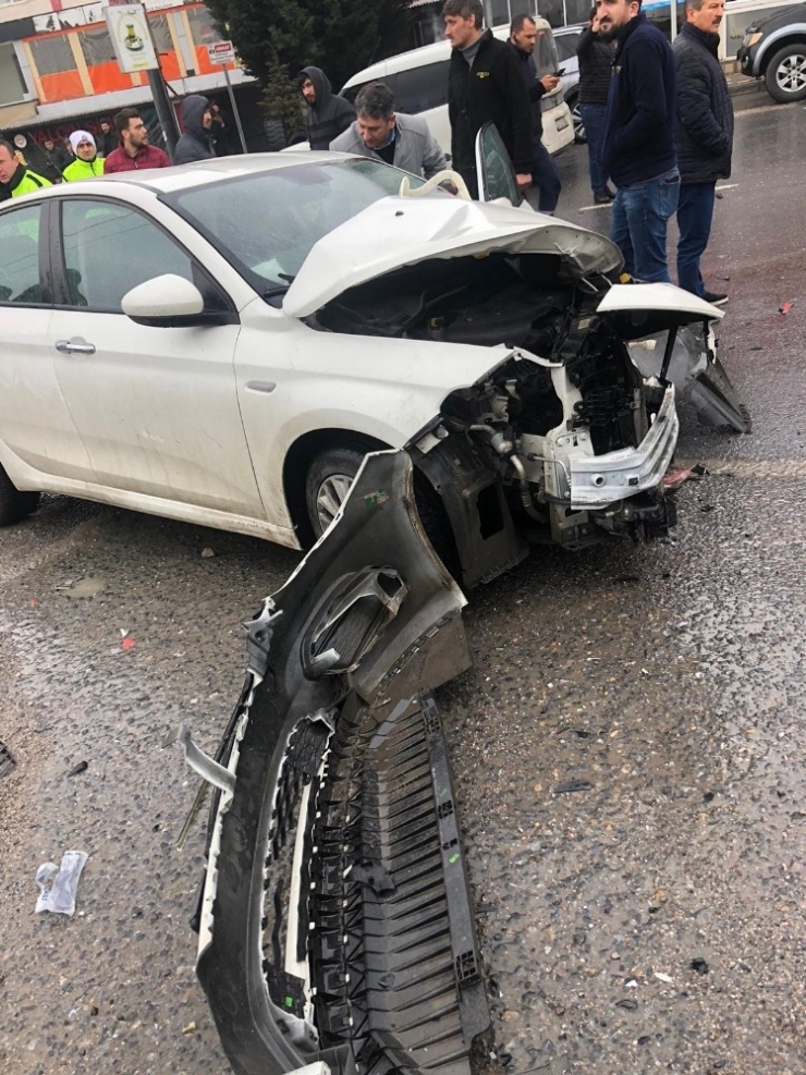 Kocaeli’de Zincirleme Trafik Kazası: 1 Ölü 5 Yaralı
