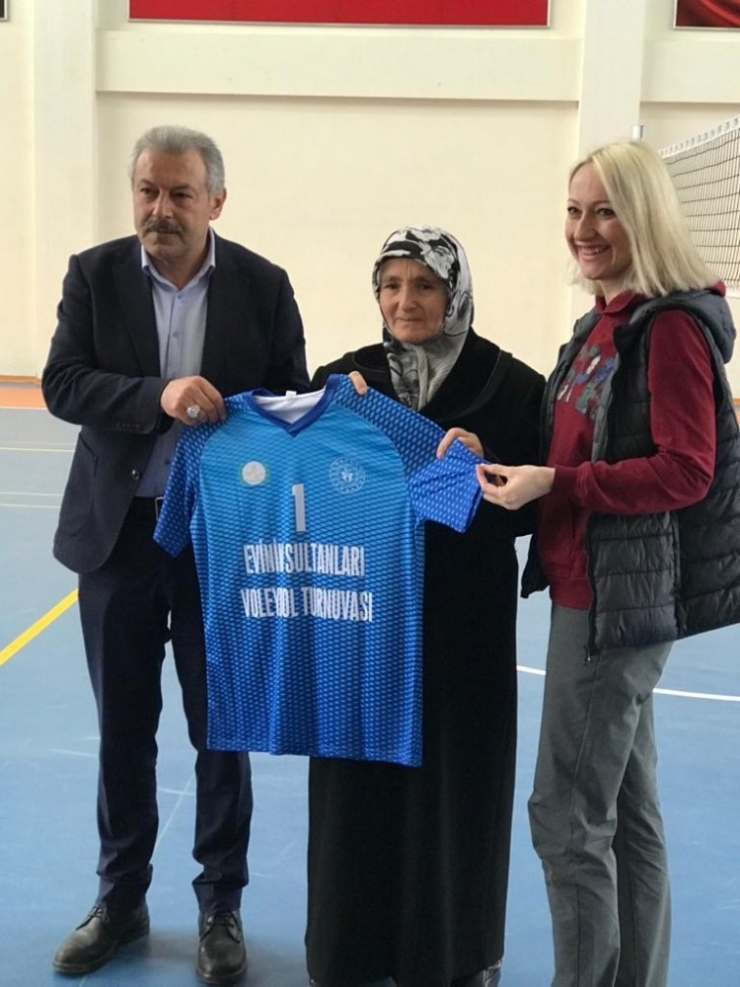 Nevşehir’de “Evinin Sultanları” Voleybol Turnuvası Başladı
