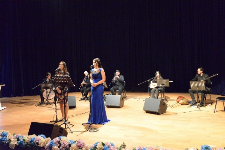 Sakarya Üniversitesinde Halk Müziği Konseri Gerçekleşti