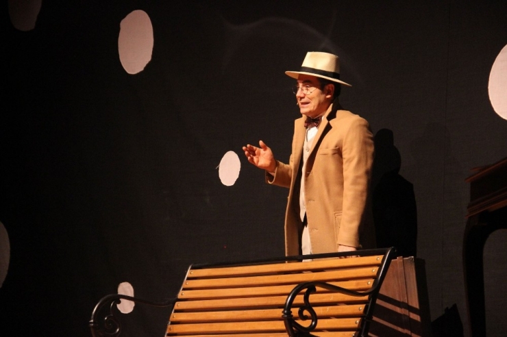 Ferhat Göçer Müzikal Tiyatro İle Sevenlerinden Tam Not Aldı