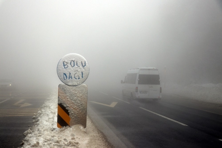 Bolu Dağı’nda Hafif Kar Yağışı Ve Sis Etkili Oluyor