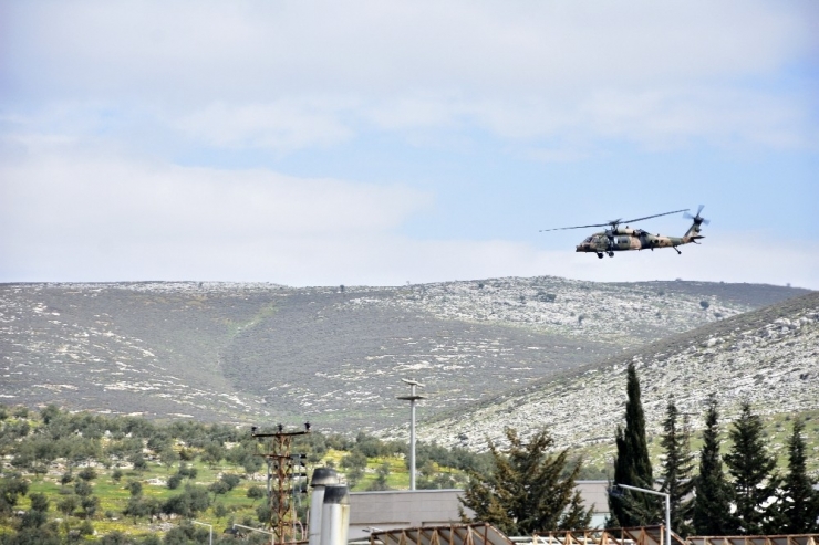 Sınırda Askeri Helikopter Hareketliliği