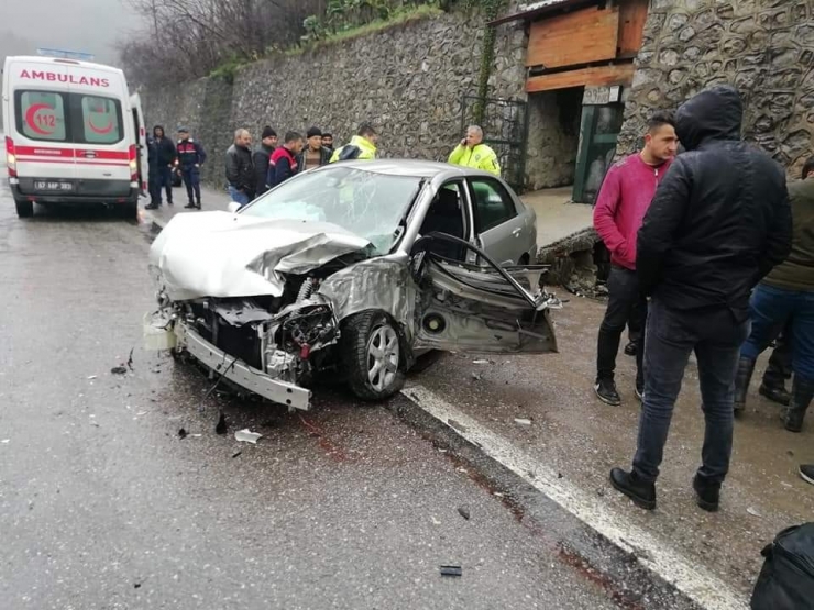 Zonguldak’ta Trafik Kazası: 4 Yaralı