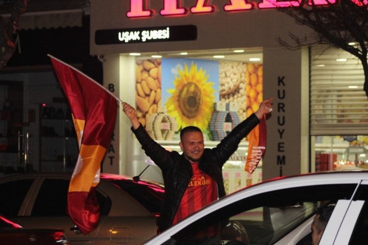 Galatasaray’ın Galibiyeti Uşak’ta Da Coşkuyla Kutlandı