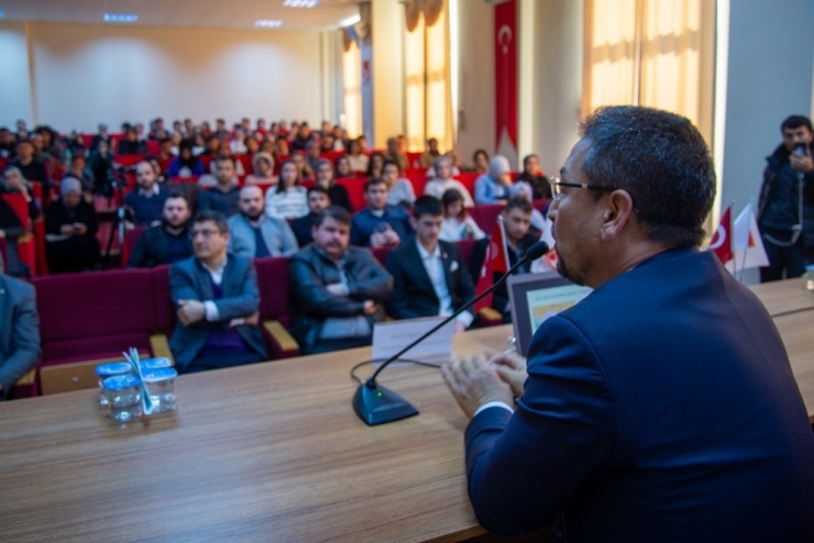 Doğu Türkistan Milli Meclisi Başkanı Tümtürk’ten ‘Doğu Türkistan’ Konferansı