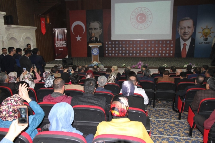 Bakan Çavuşoğlu, Mardin’de Siyaset Akademisi Programına Katıldı