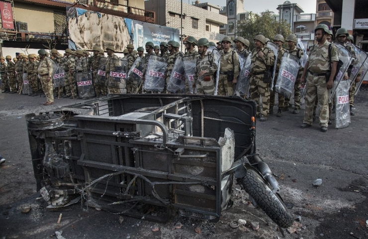 Hindistan’da Protestolar Şiddet Olaylarına Dönüştü