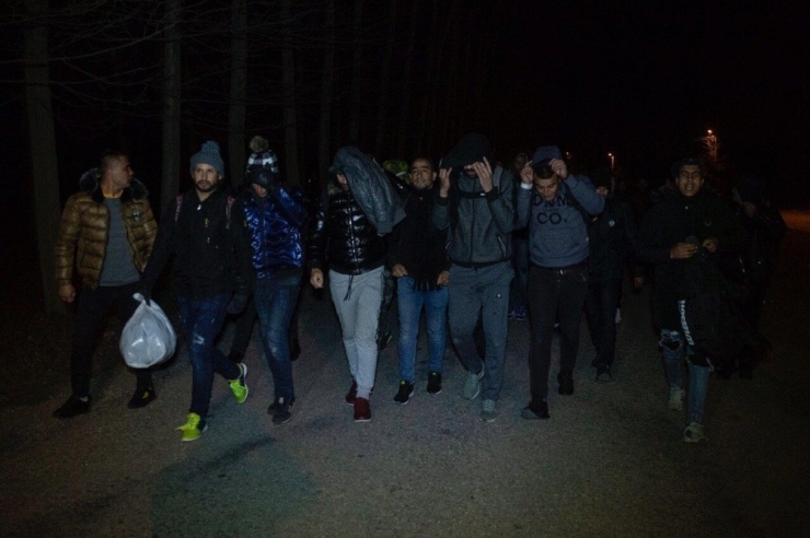 Mülteciler Avrupa’ya Geçmek İçin Sınır Kapılarına Hareket Etti