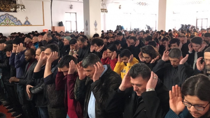 İdlib’te Şehit Olan 33 Asker İçin Sakarya’da Gıyabi Cenaze Namazı Kılındı