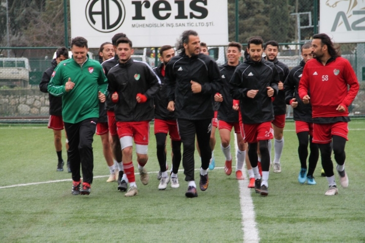 Futbolculardan Mehmetçiğe Asker Selamlı Ve Türk Bayraklı Destek