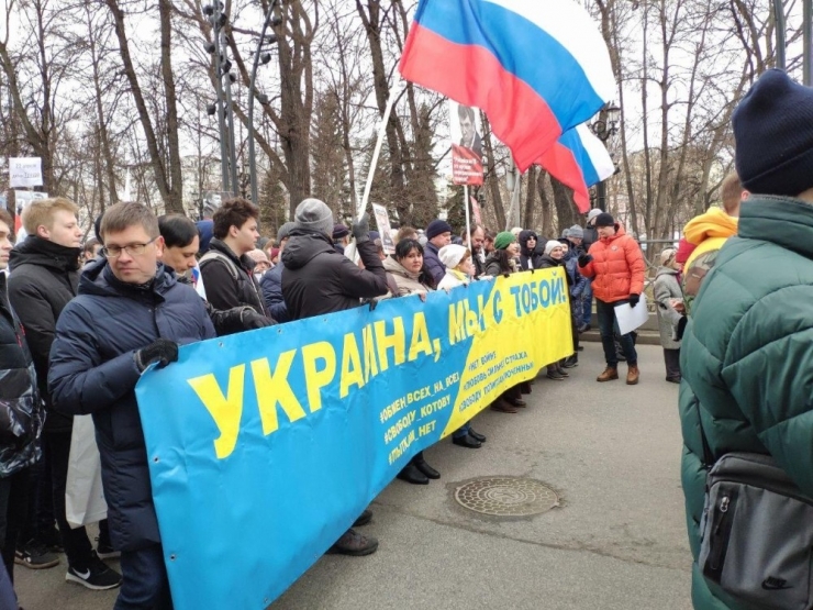 Sokağa İnen Binlerce Protestocu Putin’in İstifasını İstedi