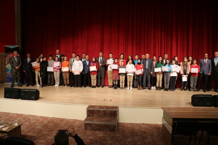 Biga’da İstiklal Marşını Güzel Okuma Yarışması Düzenlendi