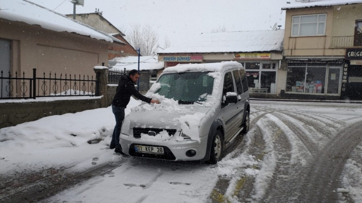 Mart’ın Son Günlerinde Karlıova’da Kar Yağışı