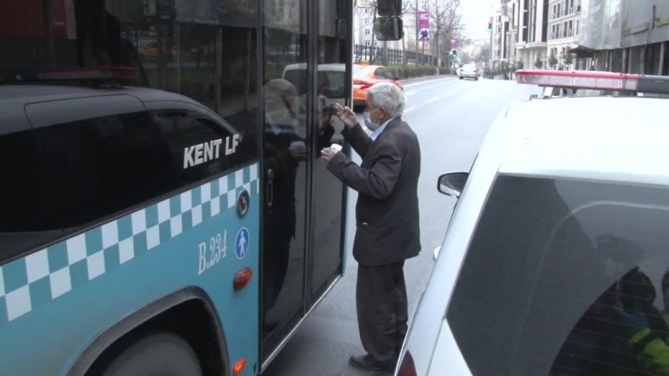 İstanbul’da Yaşlı Adamın Otobüs Şoförleriyle İmtihanı