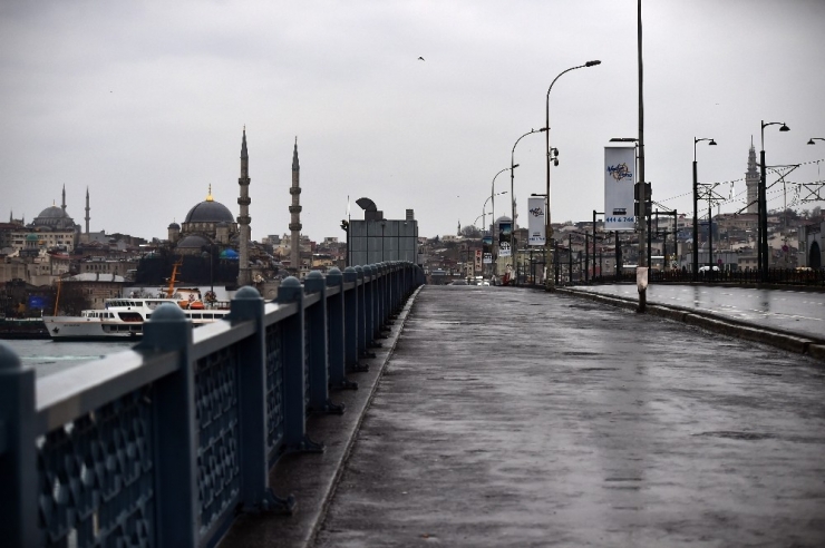 İstanbul’da Sokaklar Boş Kaldı