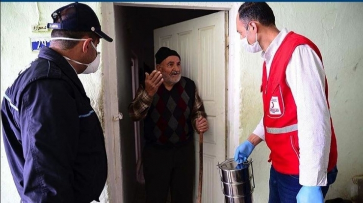 Bitlis Belediyesi Sıcak Yemek Servisiyle Yaşlıların Gönüllerine Dokunuyor
