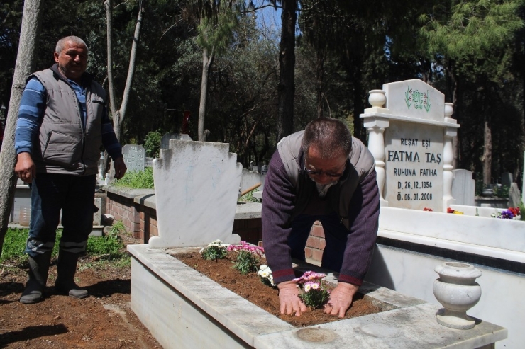 Antalya’da ’Evde Kal’anların Ölmüş Yakınları İçin Uzaktan Mezar Bakım Hizmeti